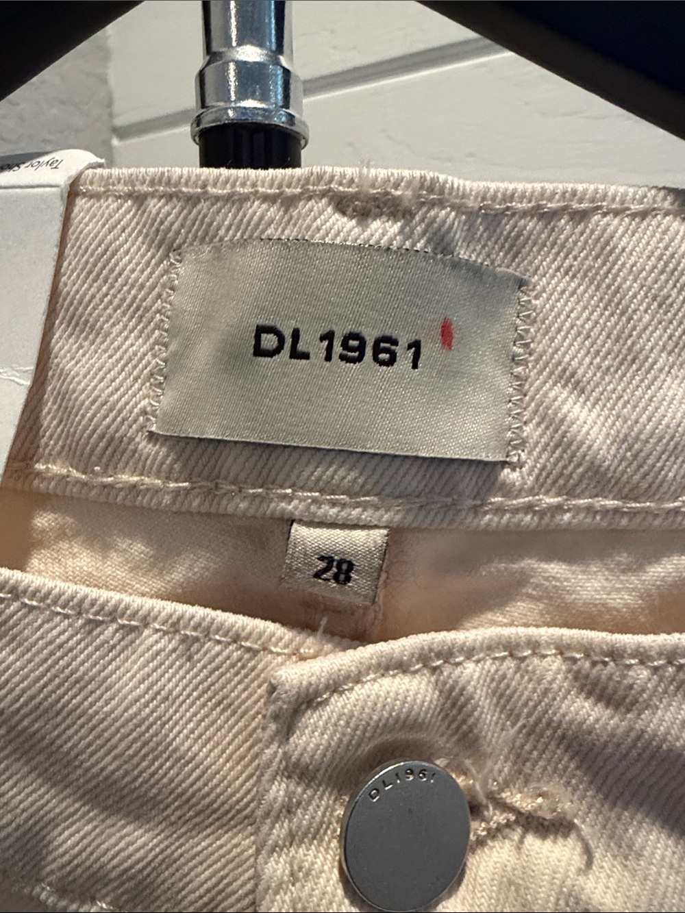DL1961 Women's Cream Off-White Denim Shorts - Picture 2 of 3
